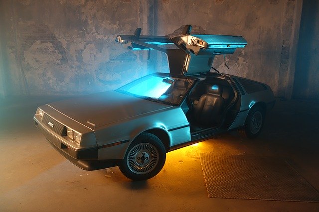 Vehicle Car Parking Lot Delorean  - dtavres / Pixabay