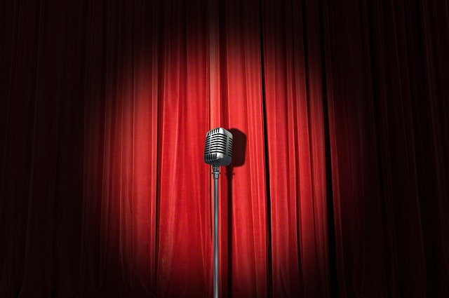 Stand Up Comedy Stage Curtain  - Tumisu / Pixabay